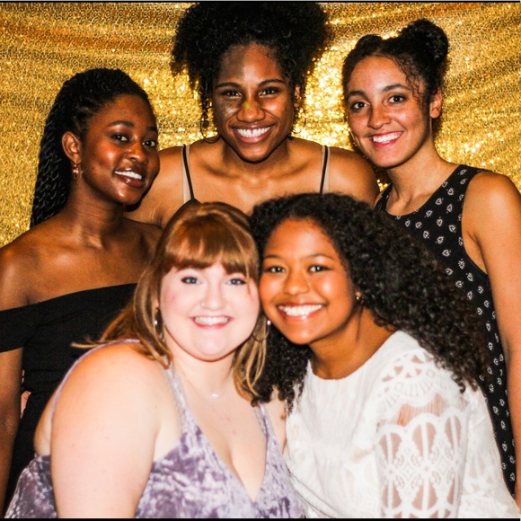 Meet your Posher, Kendall - Picture 2 of 6